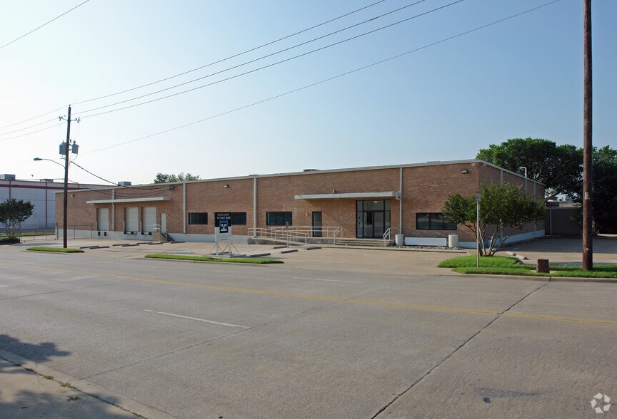 Primary Photo Of 1850 Empire Central Dr, Dallas Warehouse For Lease