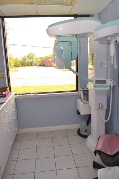 More Photos Of 2071 Irving Park Rd, Hanover Park Medical For Lease