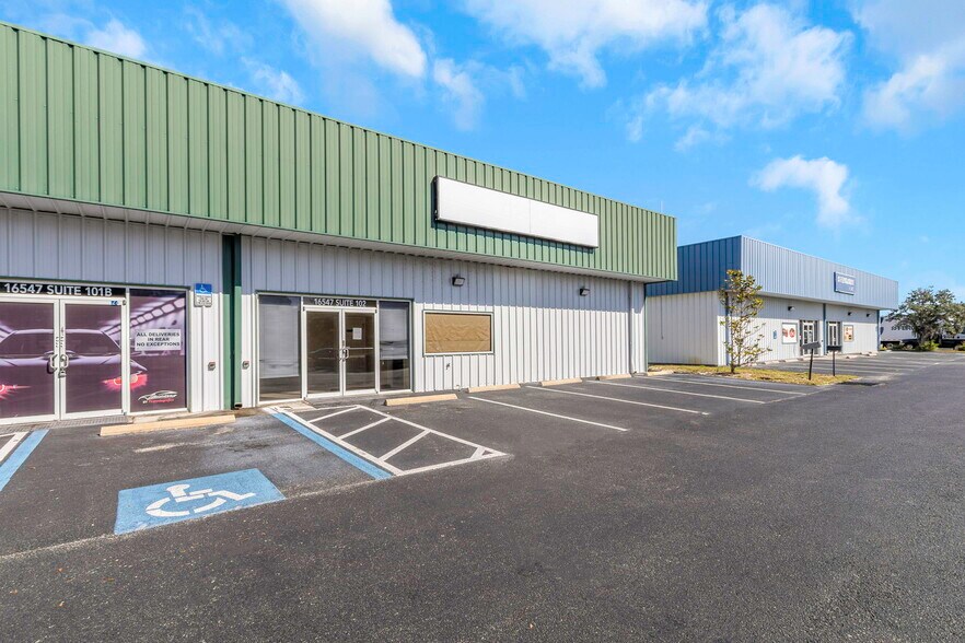 More Photos Of 16547 US Highway 19, Hudson Showroom For Lease