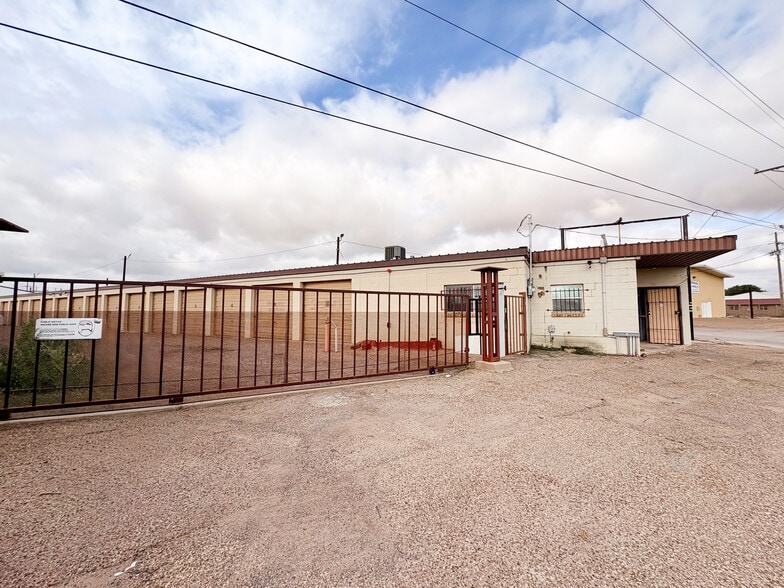More Photos Of 2213 N Quaker Ave, Lubbock Self Storage For Sale