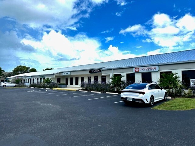 More Photos Of 2403 Trade Center Way, Naples Showroom For Lease