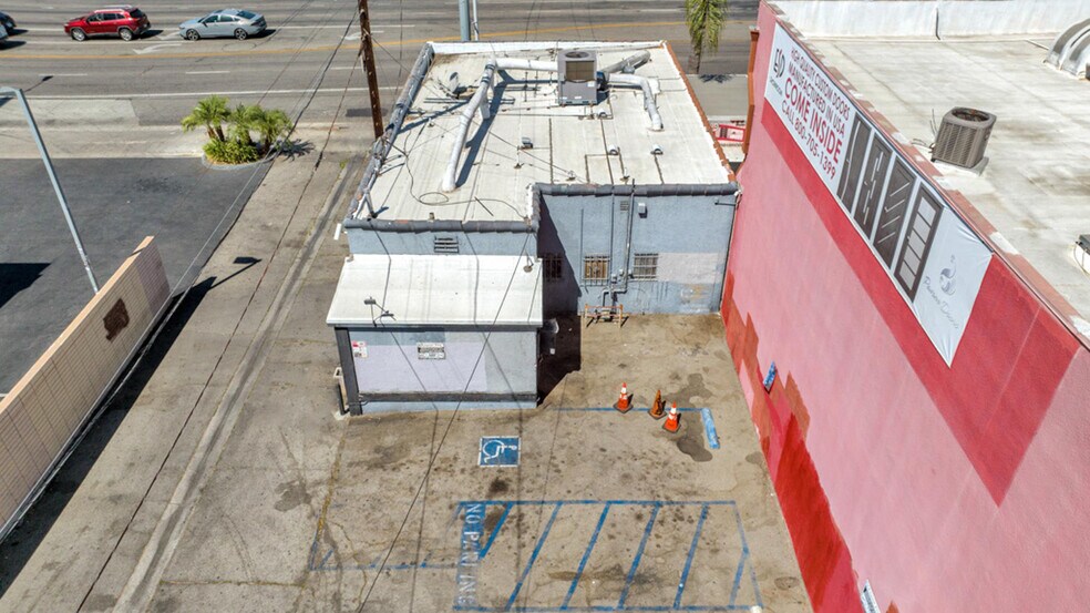 More Photos Of 7214 Sepulveda Blvd, Van Nuys Bar For Sale