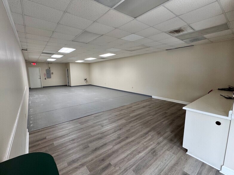 More Photos Of 2550 Limestone Pky, Gainesville Freestanding For Lease