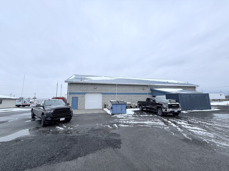 More Photos Of 406 Rt-104, Ontario Freestanding For Lease