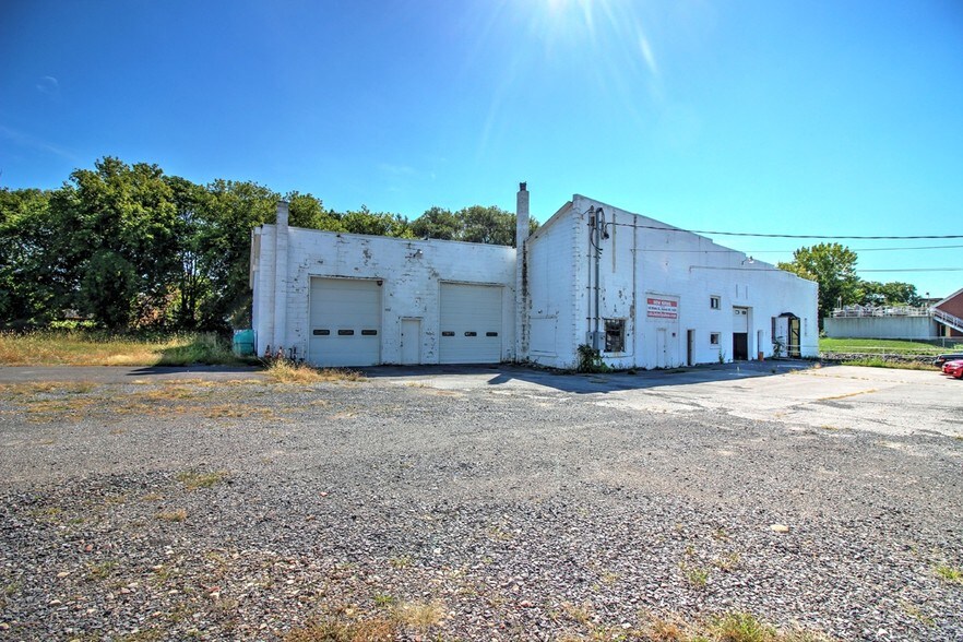 More Photos Of 142 Middle St, Geneva Warehouse For Sale