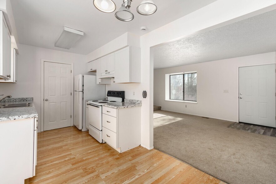 More Photos Of 223 Summit Rdg, White Lake Apartments For Sale