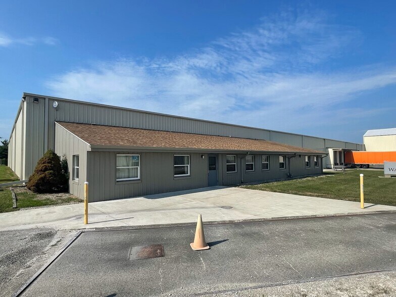 More Photos Of 8464 N 600 E, Hope Warehouse For Lease