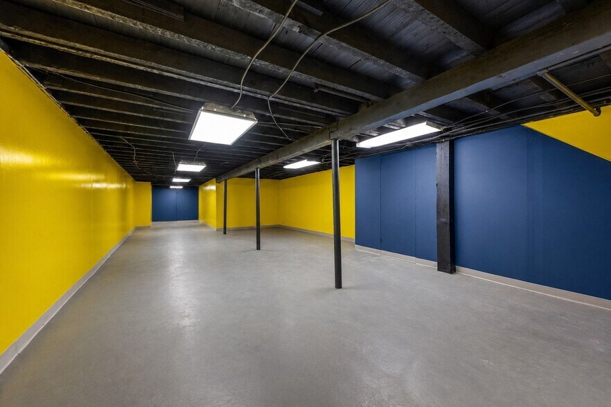 Primary Photo Of 5 Northern Blvd, Great Neck Apartments For Lease