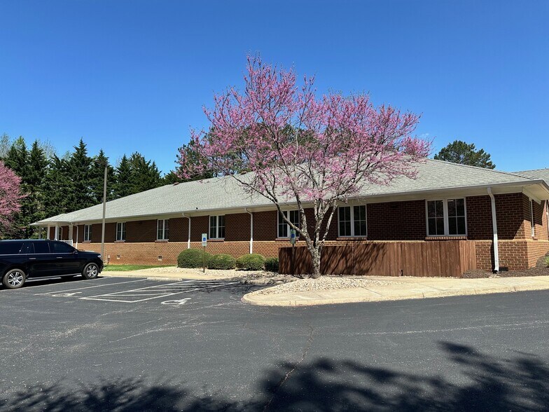 More Photos Of 2442 New Dorset Cir, Powhatan Office For Lease