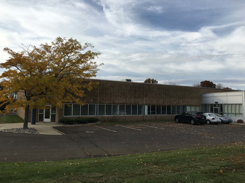 More Photos Of 4 Pin Oak Dr, Branford Industrial For Lease