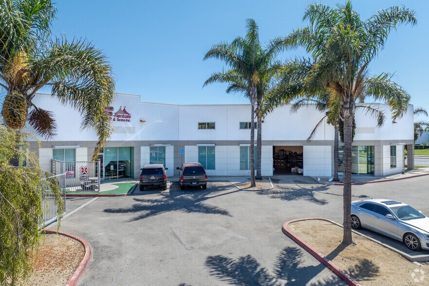 More Photos Of 707-709 E Hueneme Rd, Oxnard Warehouse For Sale