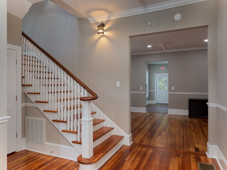 More Photos Of 713 W New York Ave, Deland Office For Lease