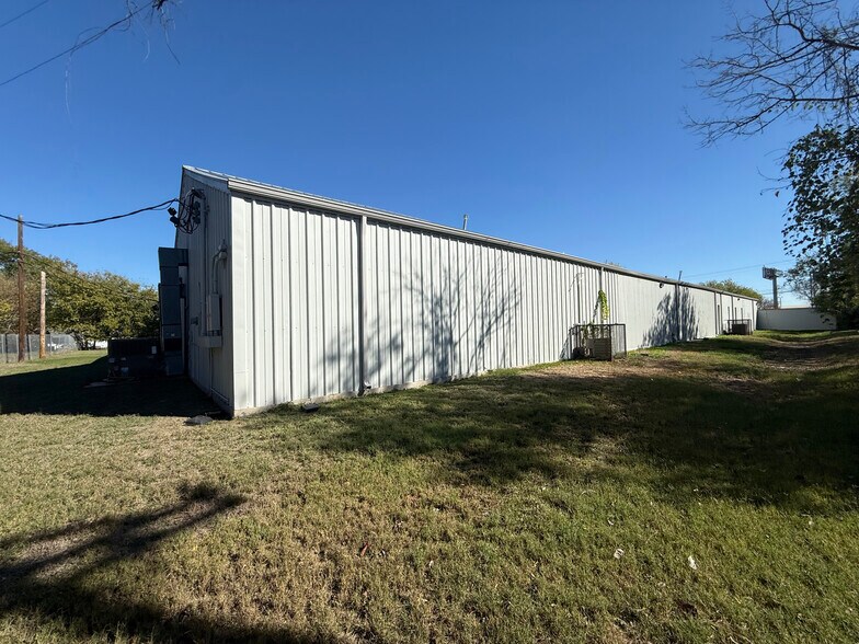 More Photos Of 1910 S Interstate 35, San Marcos Manufacturing For Sale