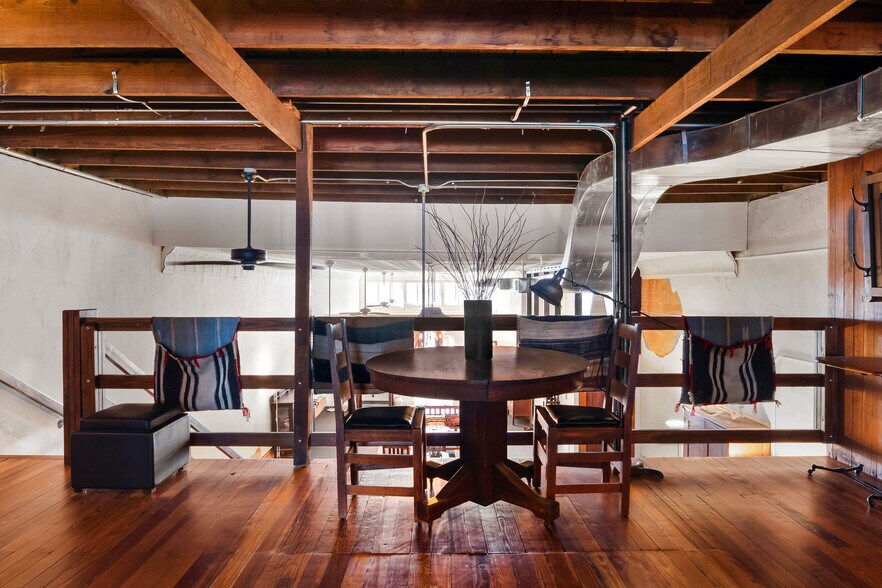 More Photos Of 118 W. Grand St, Whitewright Storefront Retail Residential For Sale