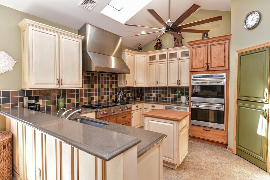 More Photos Of 455 Newark Pompton Tpke, Wayne Office Residential For Lease