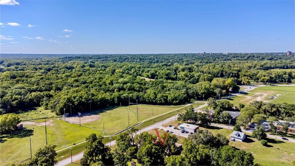 More Photos Of 2721 SW 30th St, Des Moines Office For Sale