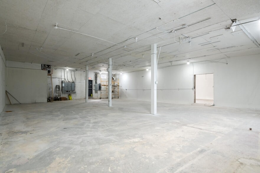 More Photos Of 300 E 8 Mile Rd, Detroit Warehouse For Lease