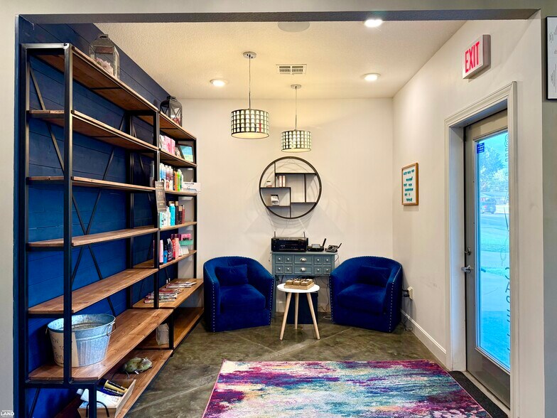 More Photos Of 1915 S Santa Fe Ave, Chanute Office For Sale