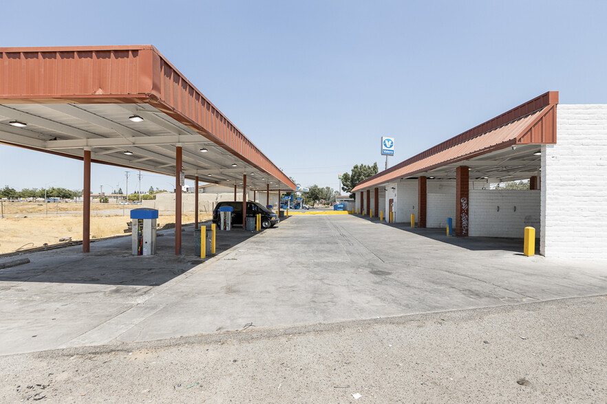 Primary Photo Of 3999 N Parkway Dr, Fresno Carwash For Sale