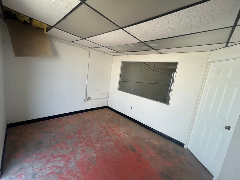 More Photos Of 9339 Denton Ave, Hudson Warehouse For Lease