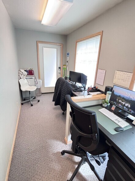 More Photos Of 4350-4356 Commercial St SE, Salem Office For Lease