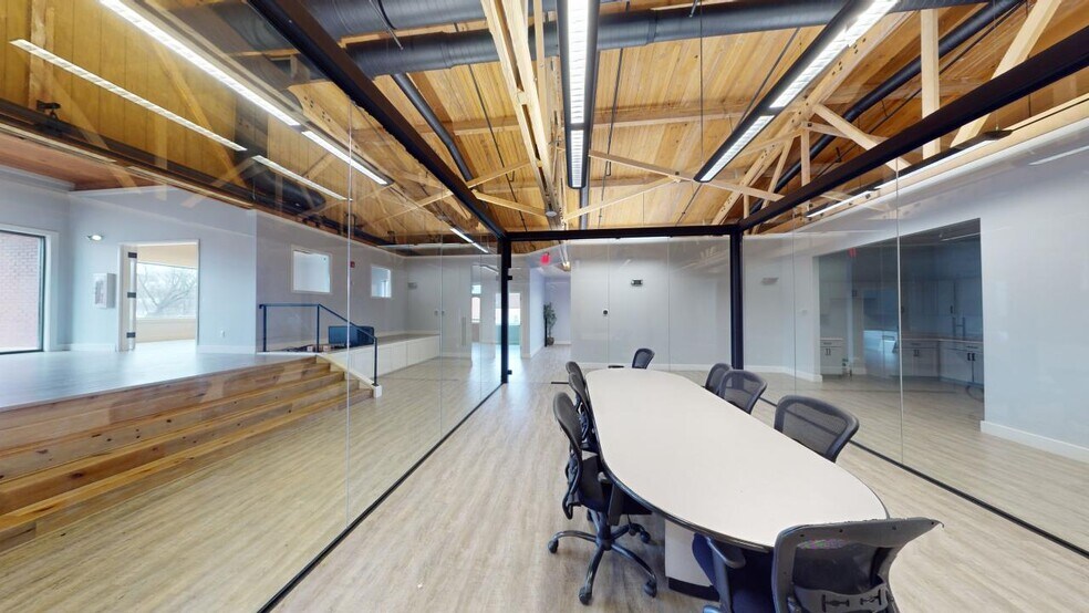 More Photos Of 101 S 1st St, West Dundee Loft Creative Space For Lease