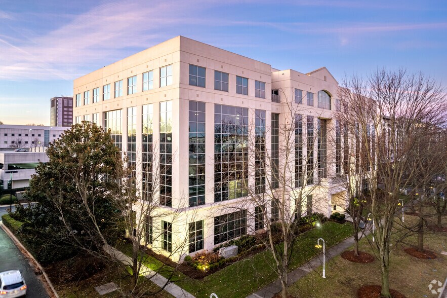 More Photos Of 5605 Carnegie Blvd, Charlotte Office For Lease