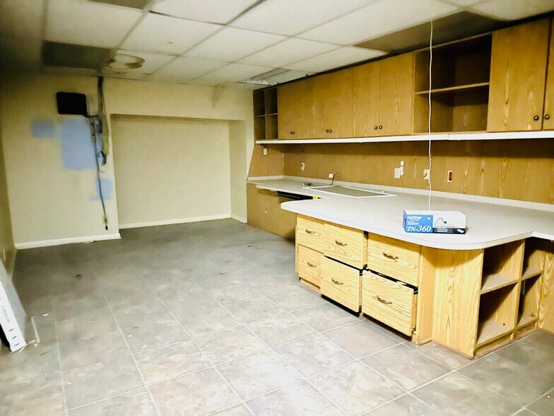 More Photos Of 1801 9th St, Wichita Falls General Retail For Sale