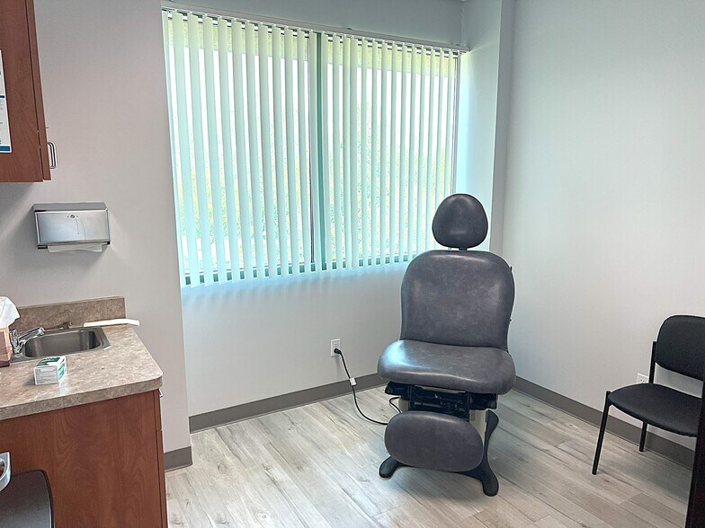 More Photos Of 1000 Newbury Rd, Thousand Oaks Medical For Sale