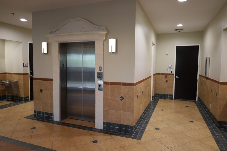 More Photos Of 12300 S Shore Blvd, Wellington Medical For Lease