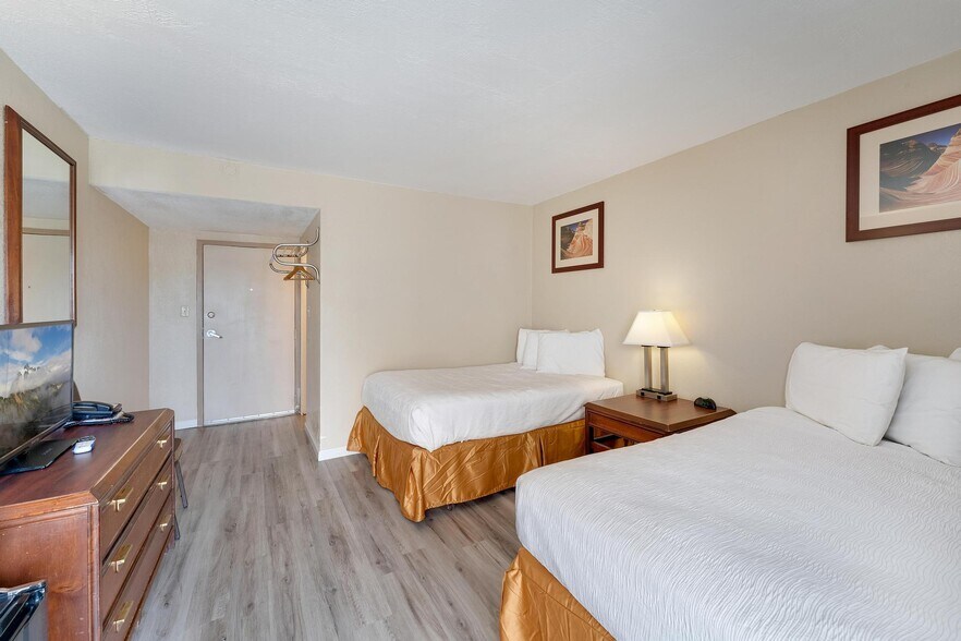 More Photos Of 150 N Lake Powell Blvd, Page Hotel For Sale