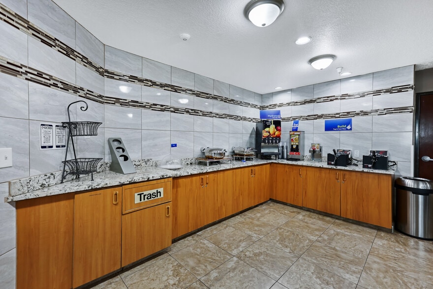 More Photos Of 1818 Basin St SW, Ephrata Hotel For Sale