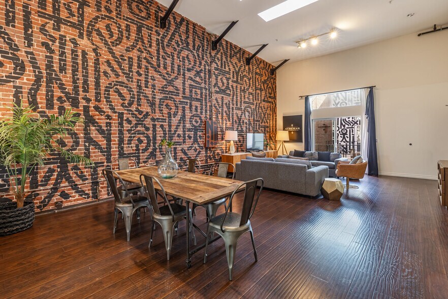 More Photos Of 735 S Broadway, Los Angeles Storefront For Sale