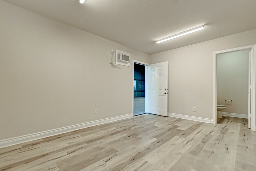 More Photos Of 1110 Central St, Houston Warehouse For Lease