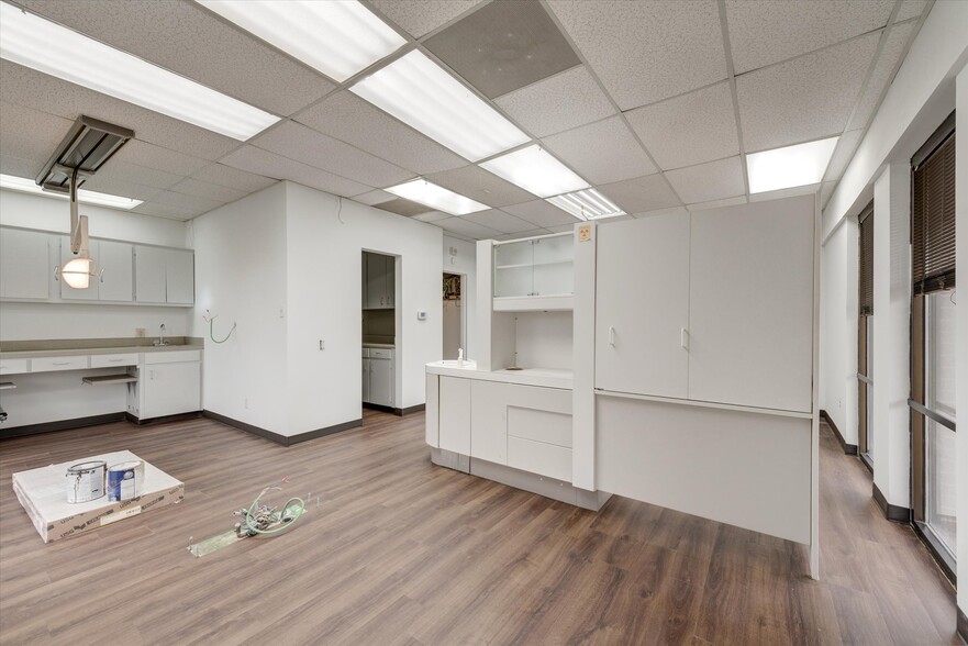 More Photos Of 2701 Osler Dr, Grand Prairie Medical For Sale