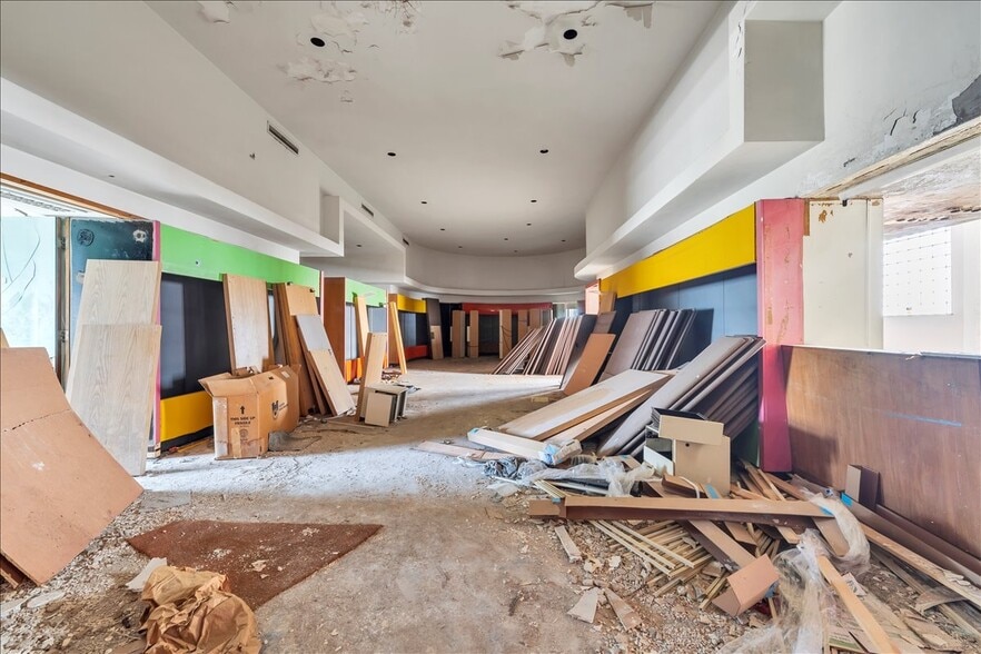 More Photos Of 210 S Jefferson St, Roanoke Loft Creative Space For Sale