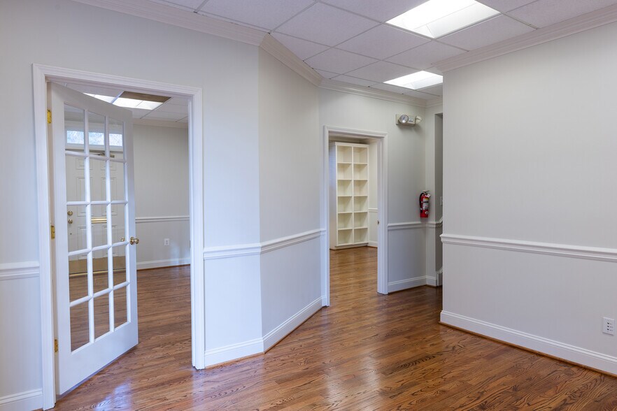 More Photos Of 10470-10476 Armstrong St, Fairfax Medical For Sale