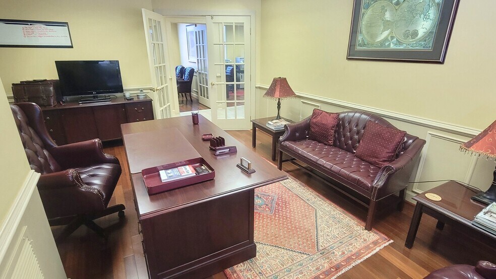 More Photos Of 12100-12128 Heritage Park Cir, Silver Spring Medical For Lease