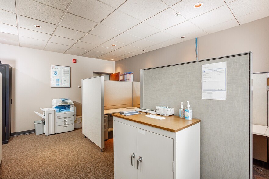 More Photos Of 14300 SE First St, Vancouver Office For Sale