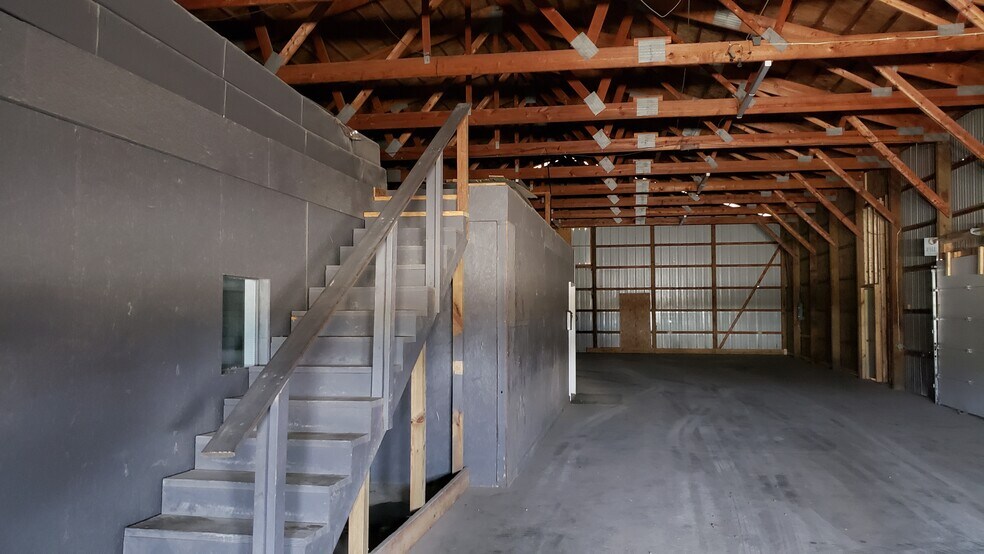 More Photos Of 800 N 3rd St, Terre Haute Warehouse For Lease