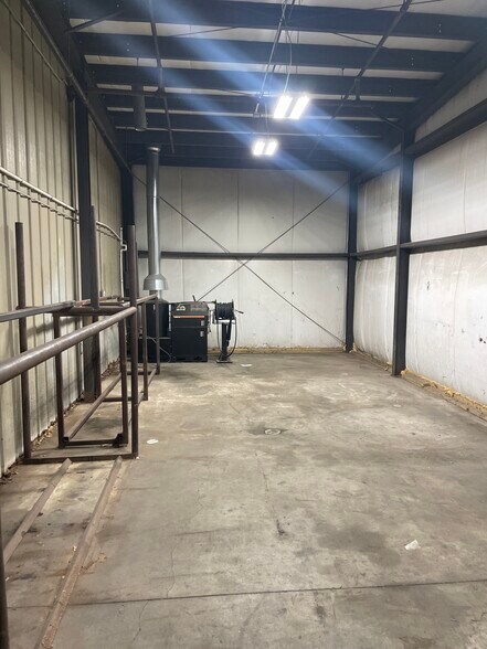 More Photos Of 3408 101st St, Urbandale Truck Terminal For Sale