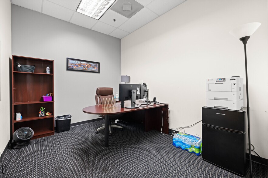 More Photos Of 9300 United Dr, Austin Unknown For Lease