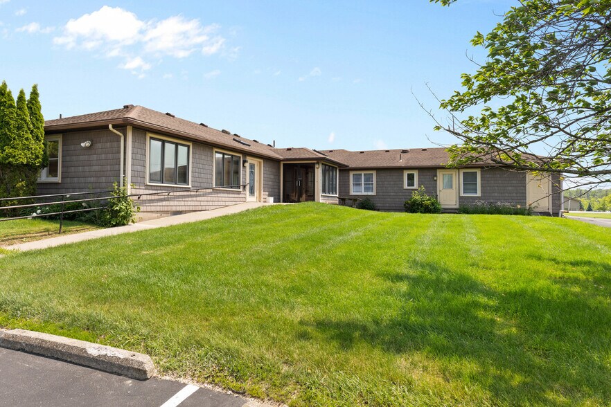 Primary Photo Of 2640 Ridgeway Ave, Rochester Medical For Sale