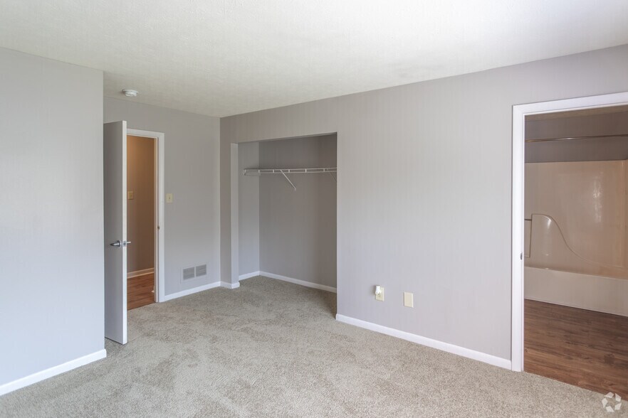 More Photos Of 100 Meadow Trail Dr, Highland Heights Apartments For Sale