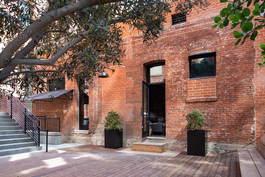 More Photos Of 700 S Main St, Los Angeles Office For Lease