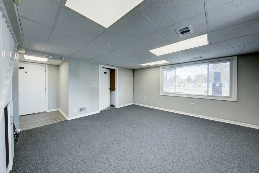 More Photos Of 36050 Goddard Rd, Romulus Auto Repair For Sale