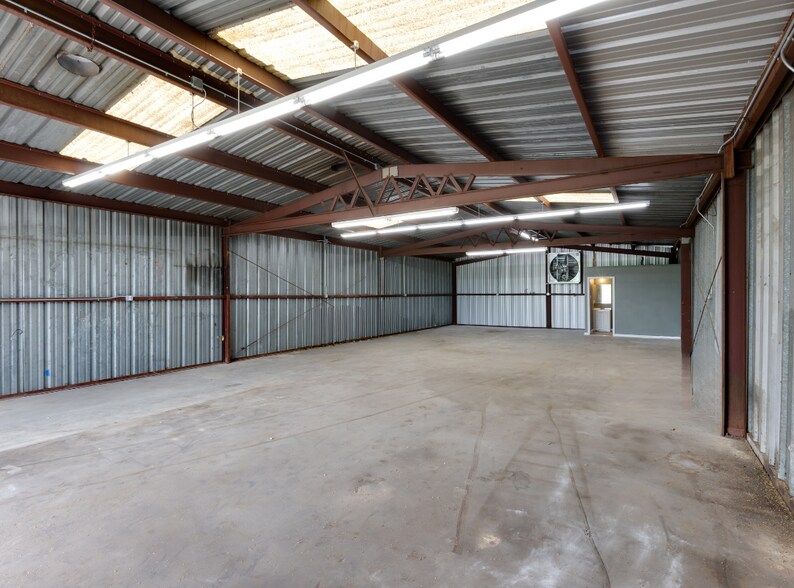 More Photos Of 440 N Jefferson St, Lancaster Industrial For Lease