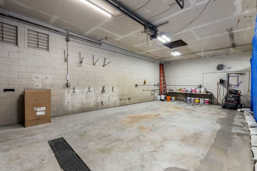 More Photos Of 845 W Moreno Ave, Colorado Springs Warehouse For Sale