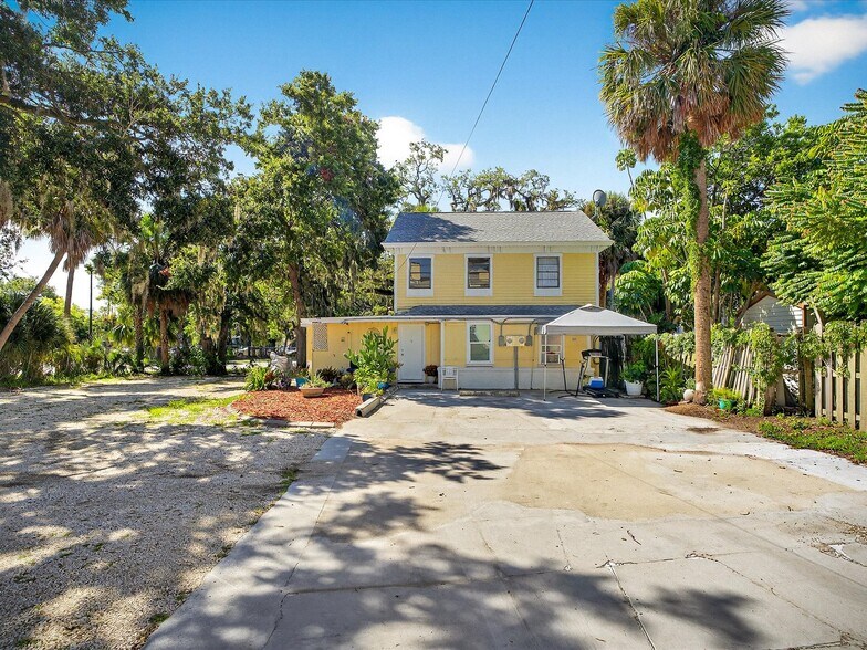 More Photos Of 219 Magnolia Ave, Daytona Beach Storefront Retail Residential For Sale