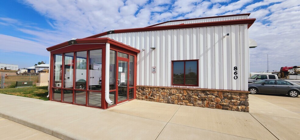 More Photos Of 860 35th Ave E, Dickinson Warehouse For Sale
